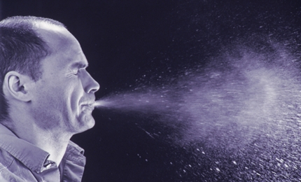 Studie toont aan dat vochtigheid het griepvirus in de lucht beperkt